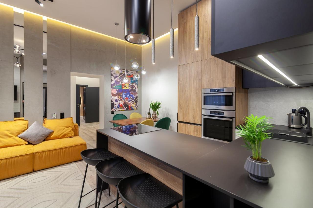Royal Vip Apartment On Leontovicha 5 Lviv Bagian luar foto