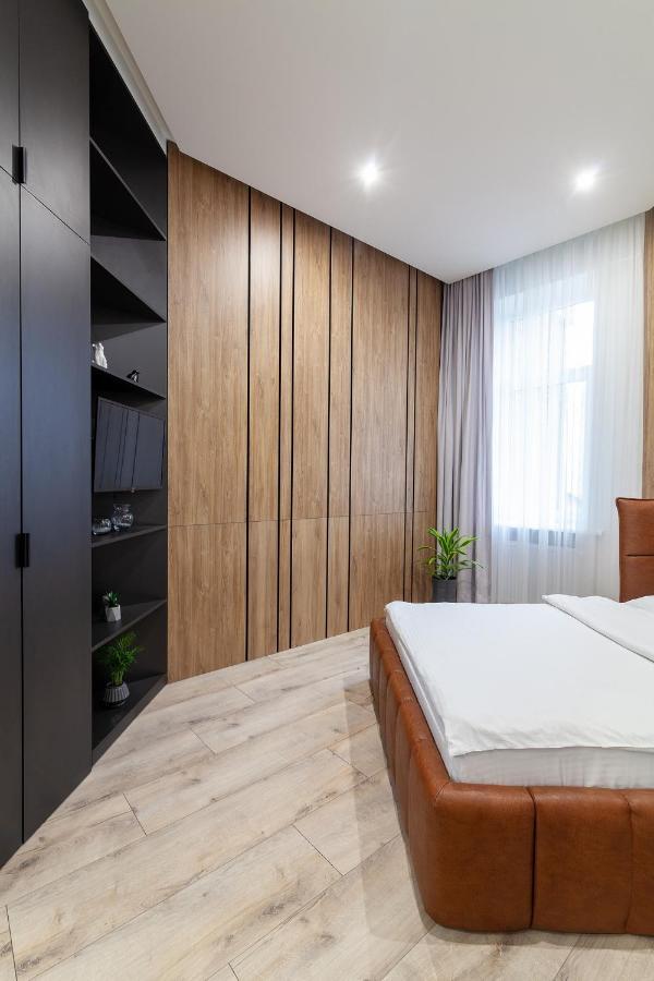 Royal Vip Apartment On Leontovicha 5 Lviv Bagian luar foto