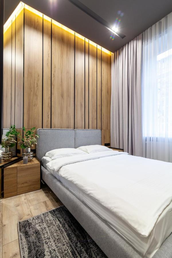 Royal Vip Apartment On Leontovicha 5 Lviv Bagian luar foto
