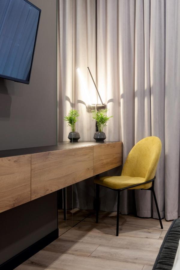 Royal Vip Apartment On Leontovicha 5 Lviv Bagian luar foto