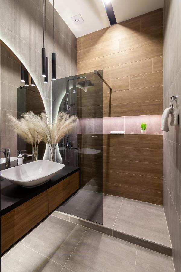 Royal Vip Apartment On Leontovicha 5 Lviv Bagian luar foto