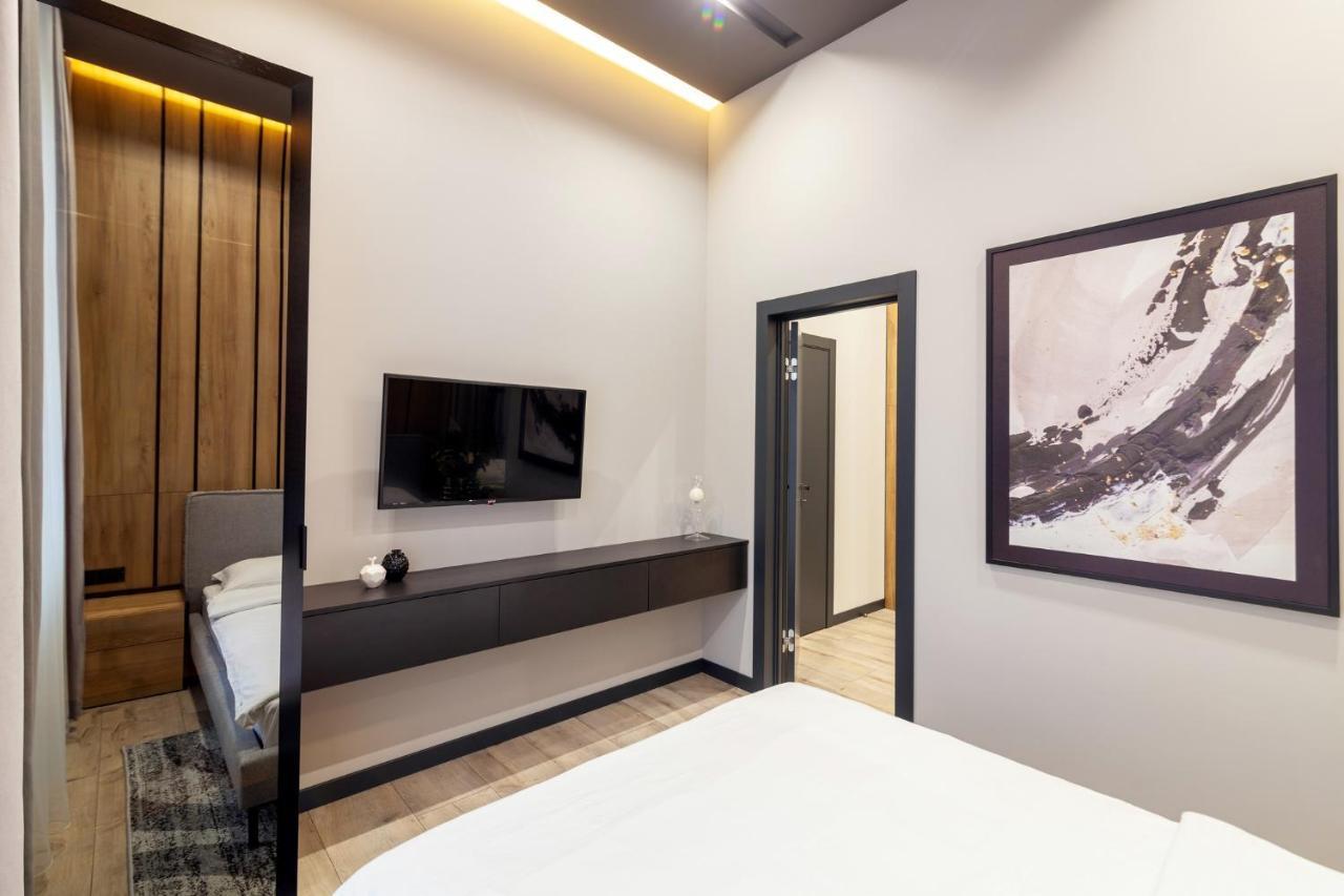 Royal Vip Apartment On Leontovicha 5 Lviv Bagian luar foto