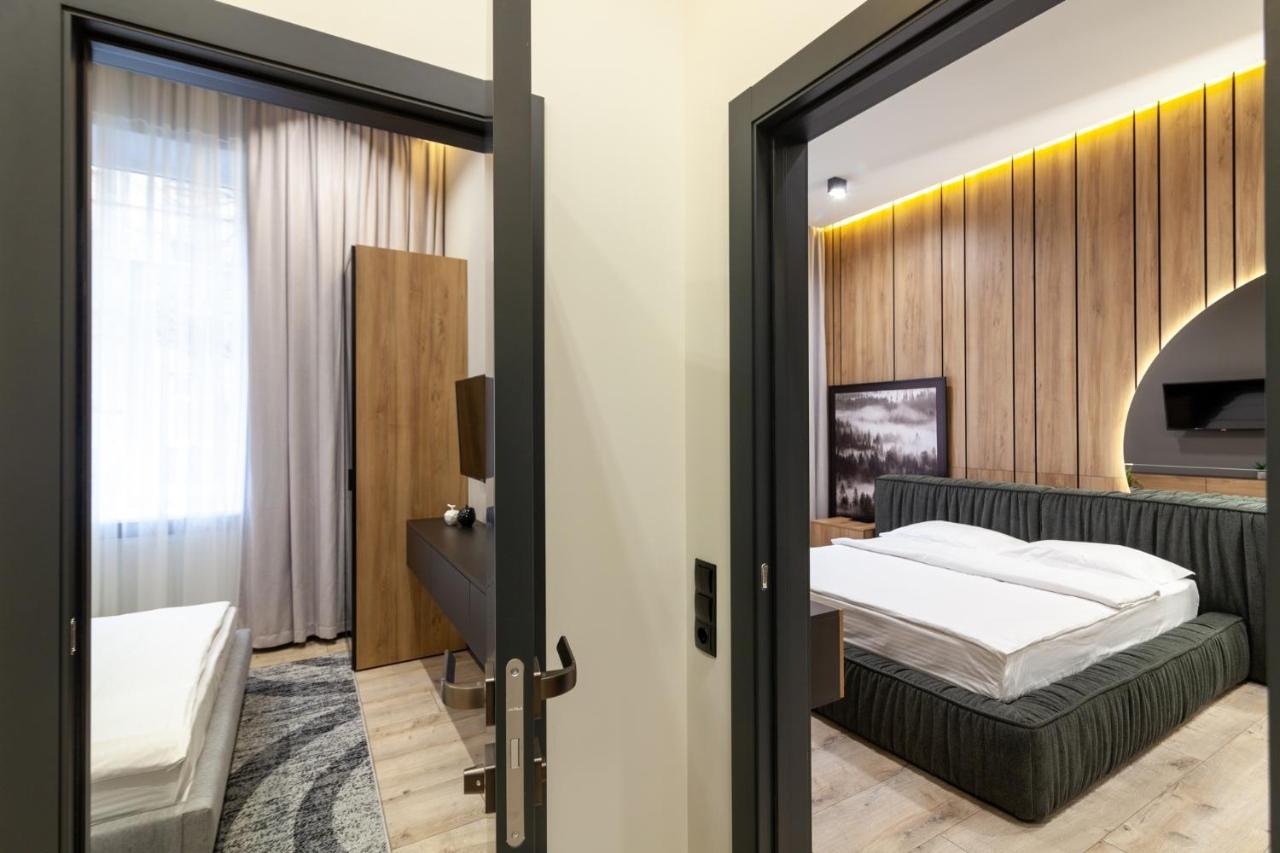 Royal Vip Apartment On Leontovicha 5 Lviv Bagian luar foto
