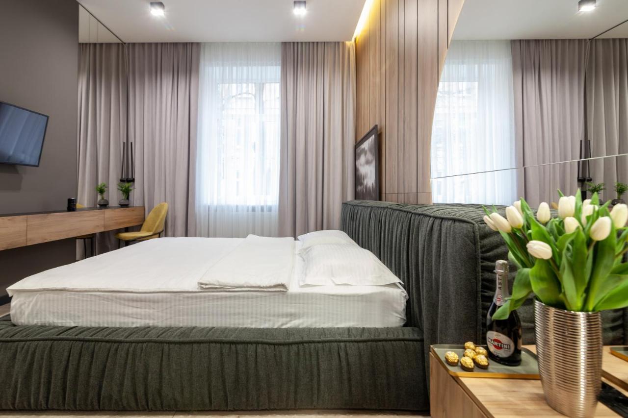 Royal Vip Apartment On Leontovicha 5 Lviv Bagian luar foto