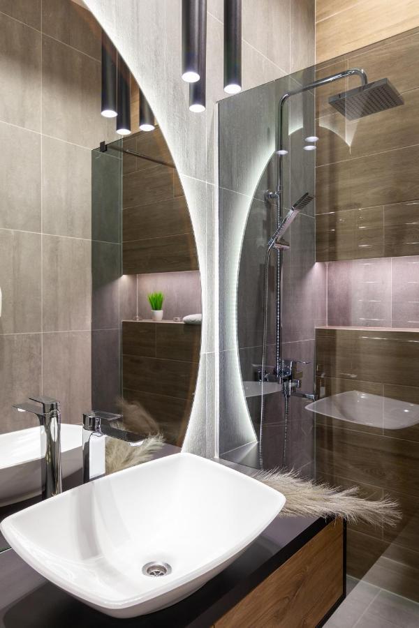 Royal Vip Apartment On Leontovicha 5 Lviv Bagian luar foto