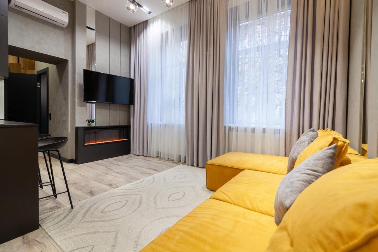 Royal Vip Apartment On Leontovicha 5 Lviv Bagian luar foto